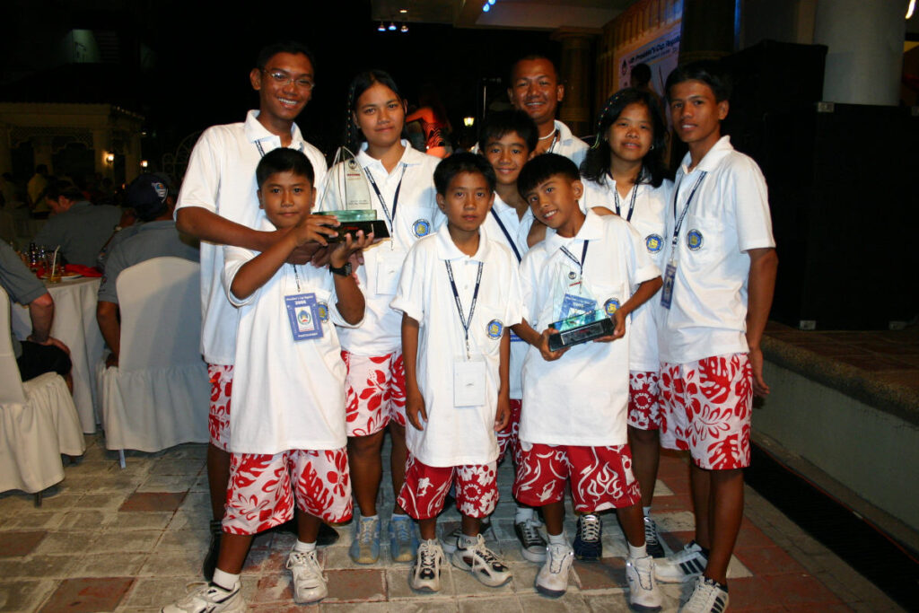 the first eight sailing graduates 2006