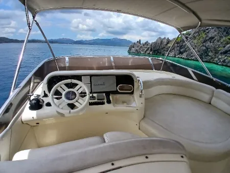Flybridge Command position Azimut 55
