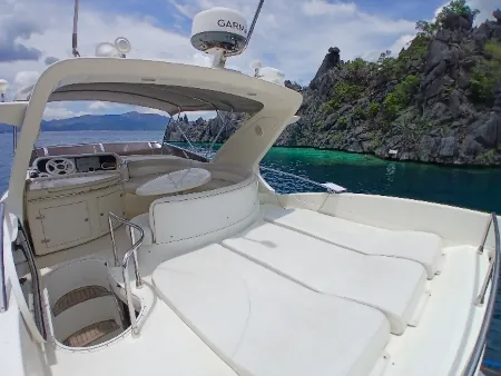 Flybridge Relaxing comforts Azimut 55