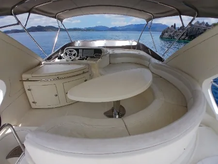 covered Flybridge Dining Azimut 55