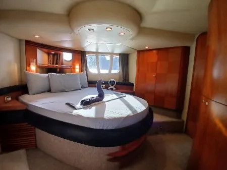 Master cabin Azimut 55