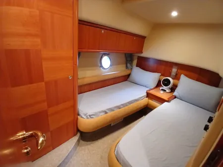 Third twin cabin Azimut 55